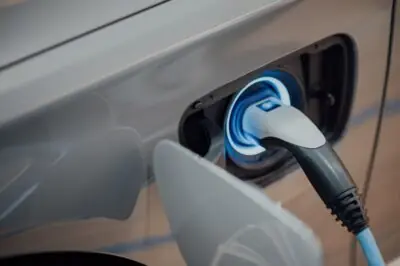 Mobil Listrik Kalau Tidak Digunakan Lama, Apakah Baterainya Bisa Soak