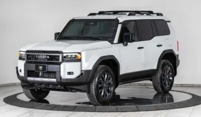 Toyota Land Cruiser lapis baja