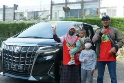 Mudik menggunakan mobil luxury