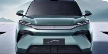 Byd tang l, suv terbaru dengan fitur drone di atap dan performa bertenaga. tersedia varian listrik dan hybrid, harga mulai rp 525 jutaan.