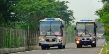 Jangan asal mengekor! ini maksud sein bus saat menyalip di jalan raya