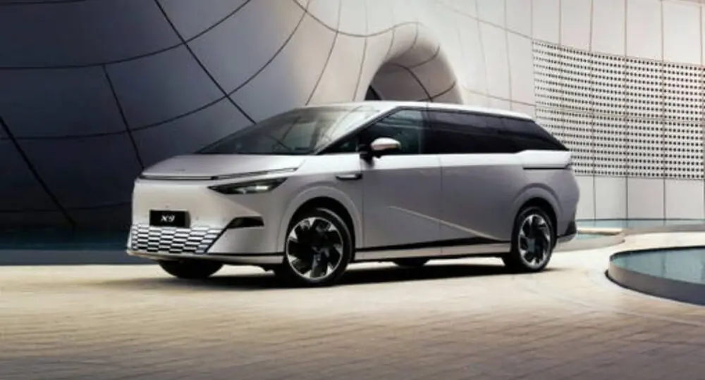 Mpv mewah xpeng x9 2025 lebih laku dari alphard! intip teknologi ai, jok zero gravity, hingga fitur canggih lainnya yang memanjakan pengguna.