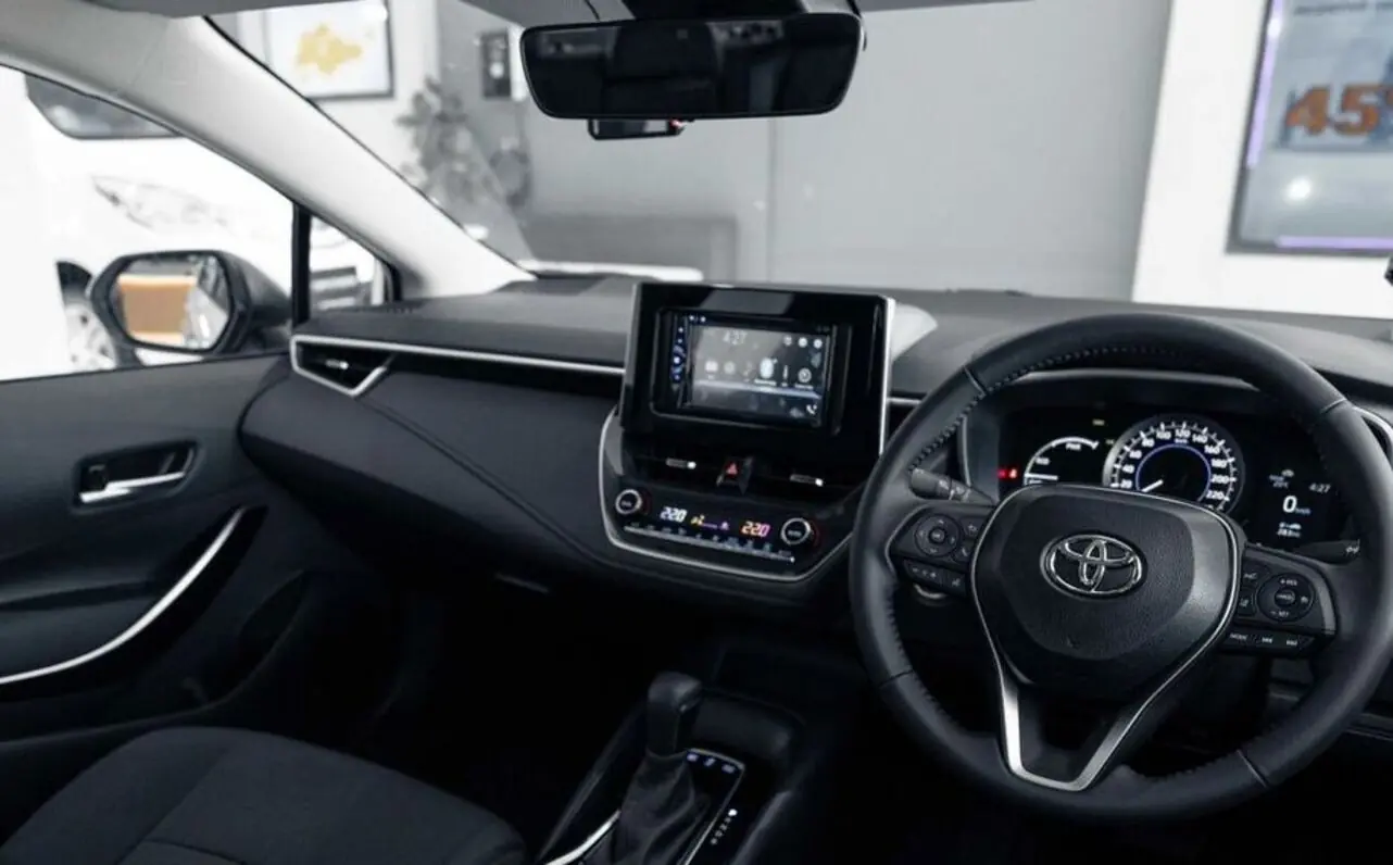 Fitur toyota altis