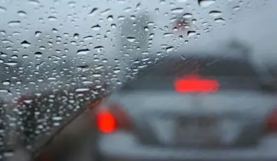 Kaca mobil buram