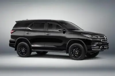 Toyota fortuner right side view (1)