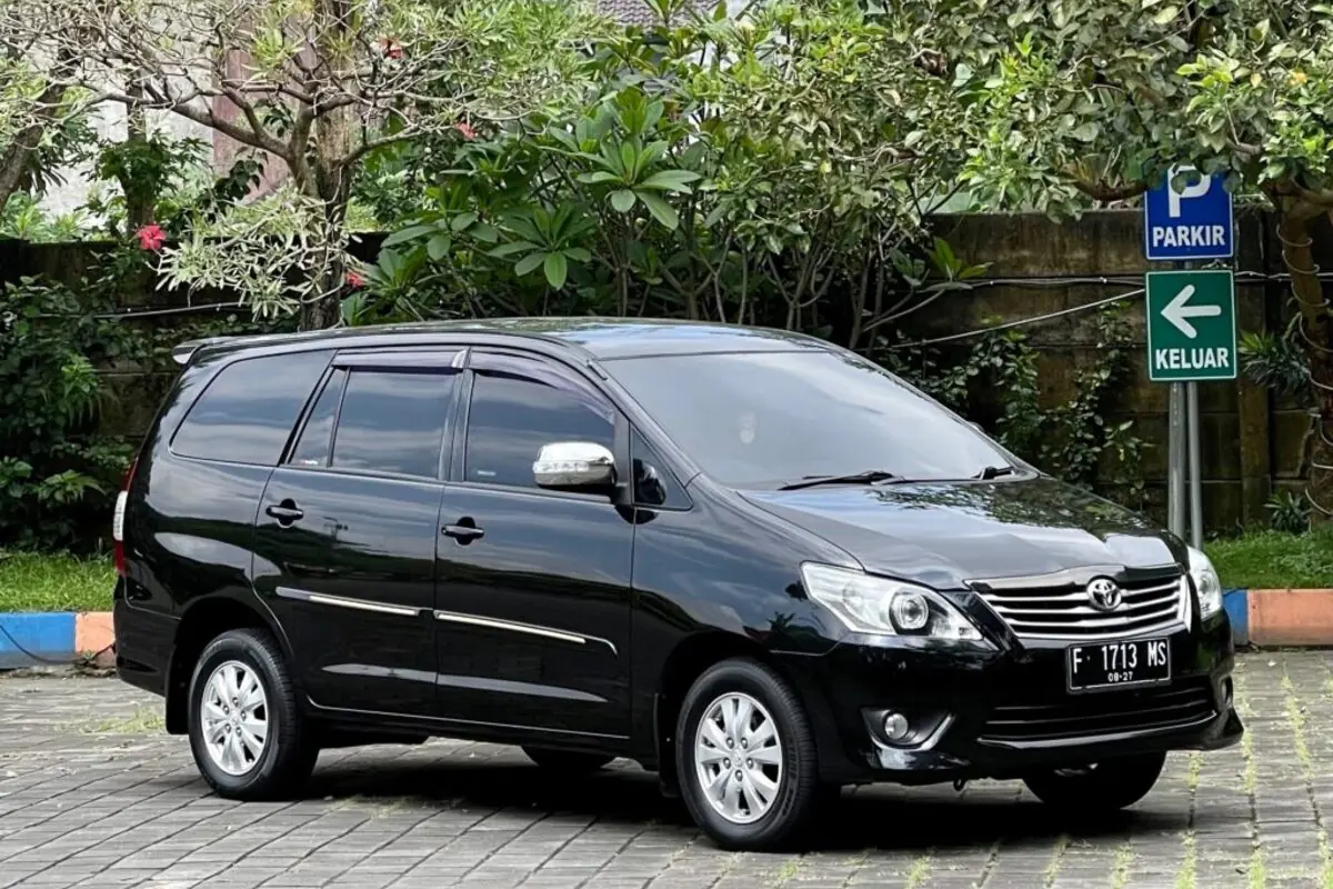 Toyota kijang innova diesel 2011