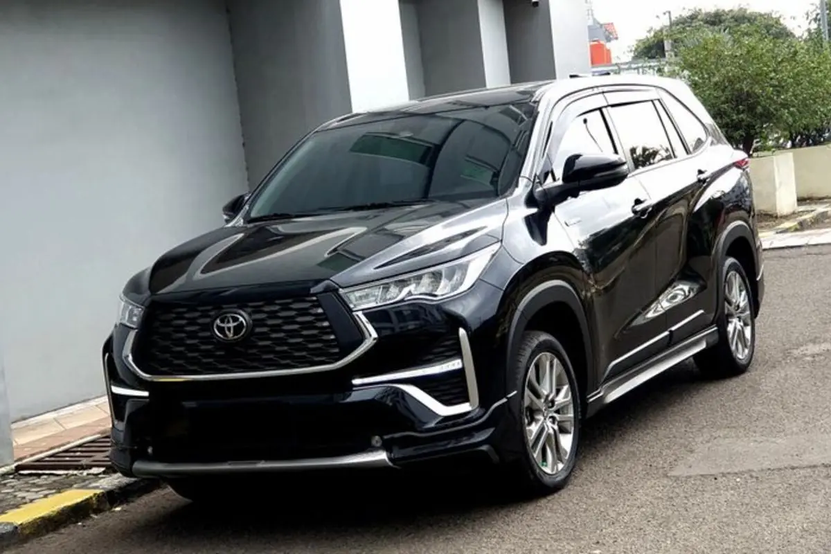 Kijang innova zenix hev