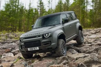 Land rover defender 2025