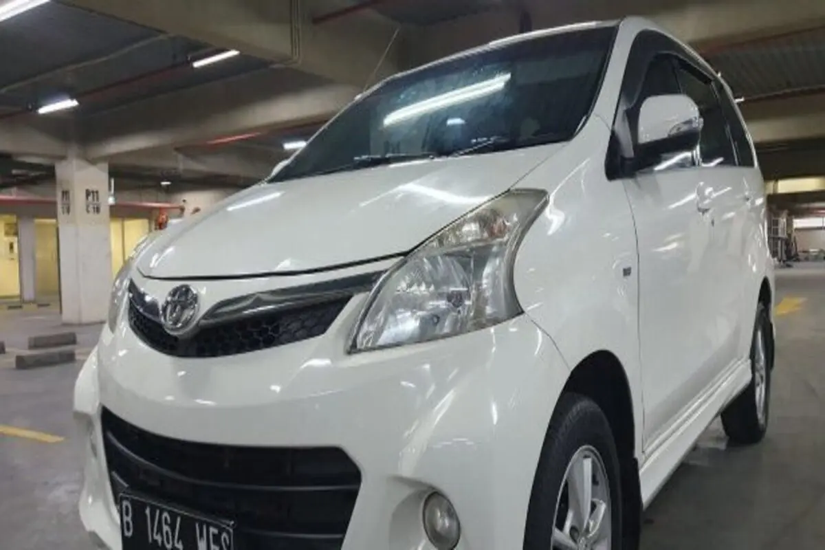 Toyota avanza veloz matic bekas